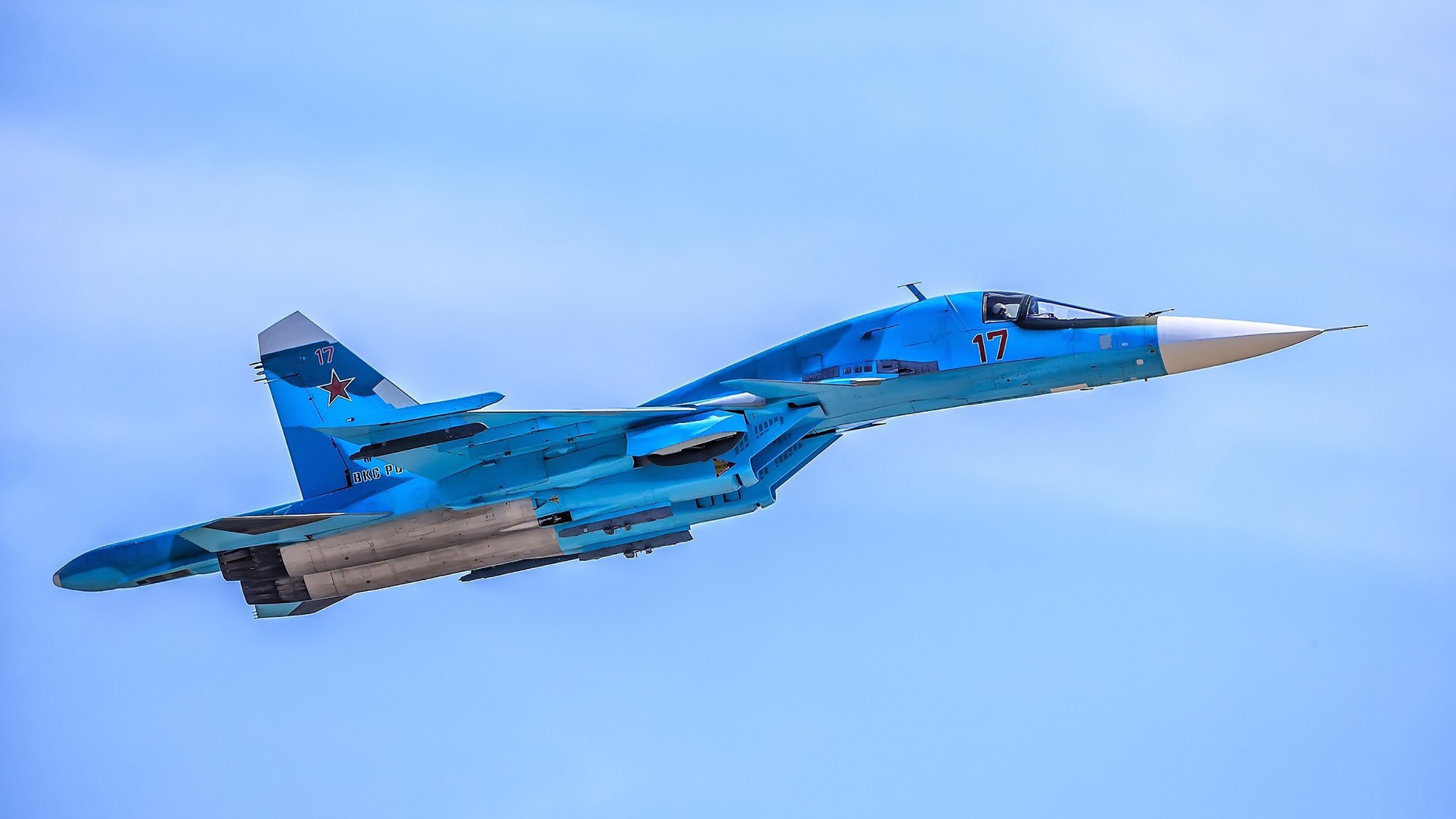 里昂利用空切配合撕裂密集防守